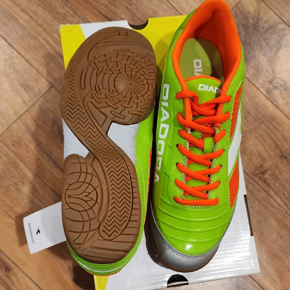 DiadoraQUINTO IV ID Lime Green and Bright Orange Sports Shoes